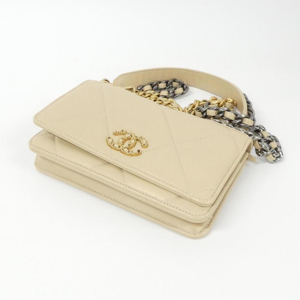 CHANEL Cream Wallet - Picture 3 of 8